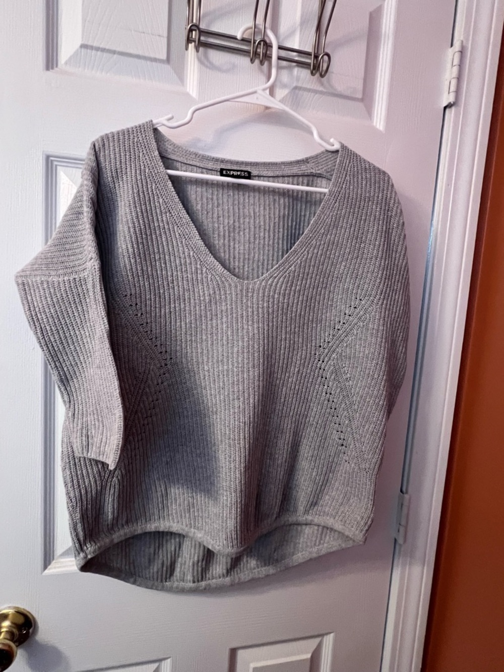 Express Women’s Gray Ribbed V-Neck Pullover Sweater